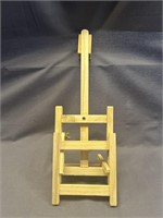 17.25 INCH DALER AND ROWNEY MINIATURE ART EASEL