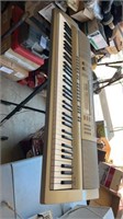Casio WK-200 keyboard and stage line stand works