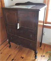Dresser with pull out drawers on top