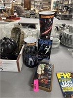 LOT OF MIXED STAR WARS COLLLECTIBLES
