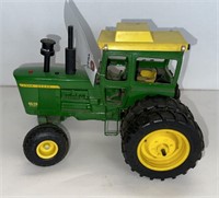 TOY 1/16 JD 4620 TRACTOR