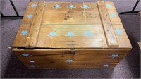 Large wooden chest (36 x 24 x 17)