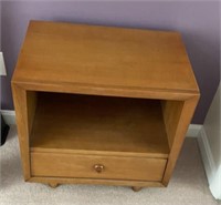 Cavalier End Table 22 x 23 x 15 inches