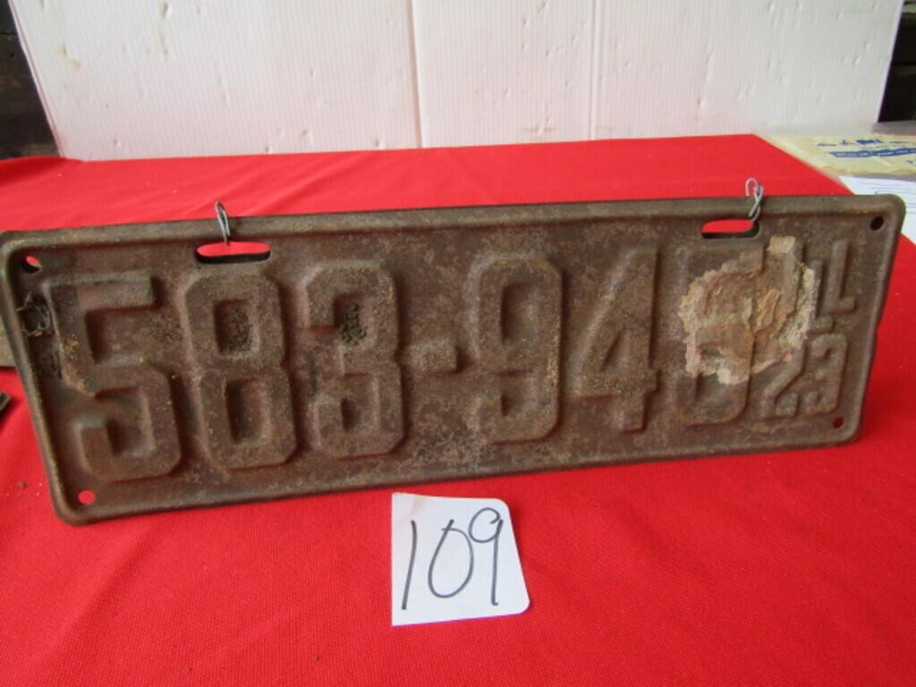 PAIR 1923 ILLINOIS LICENSE PLATES