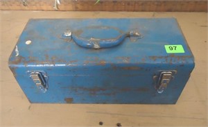 Vintage metal tool box  7"x16"x7"