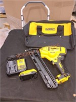 DeWalt 15GA angled finish nailer kit