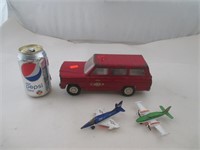 1 Camion et 2 Avions jouets