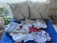 Vtg linens, hankies, & pillows