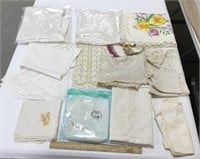 Lot doilies, runners, embroidery work