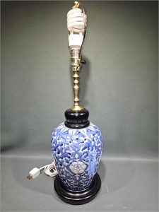 BLUE & WHITE ORIENTAL PORCELAIN LAMP