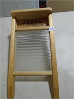 16" x 8" Pearl Ribbed Glass Wash Board