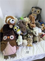Lot of stuffed Owl Animals