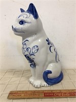 BLUE AND WHITE PORCELAIN CAT
