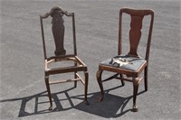 2 ANTIQUE CHAIRS !