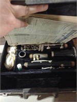 Vintage clarinet in case (complete)