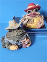 COLLECTION OF TOAD HOLLOW RESIN FROGS, ONE IS