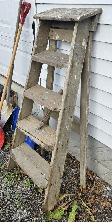 Wood Step Ladder