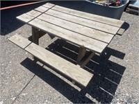 Picnic table