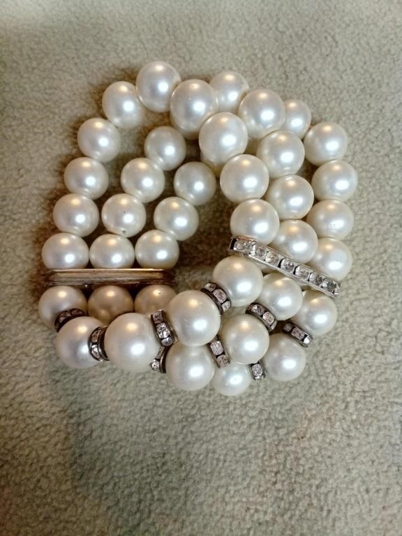 Pearl and Rhinestone Stretch Bracelet