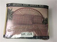 New Queen Size Sheet Set