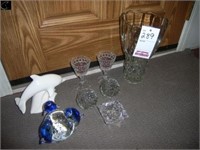 8 pieces of crystalware