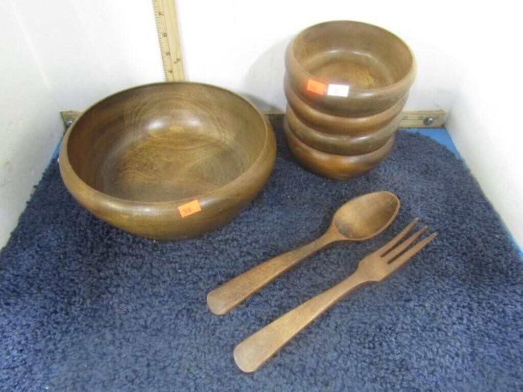 WOODEN SALAD BOWLS