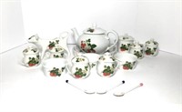 Cordon Bleu Strawberry Pattern Teapot, Lidded Cups