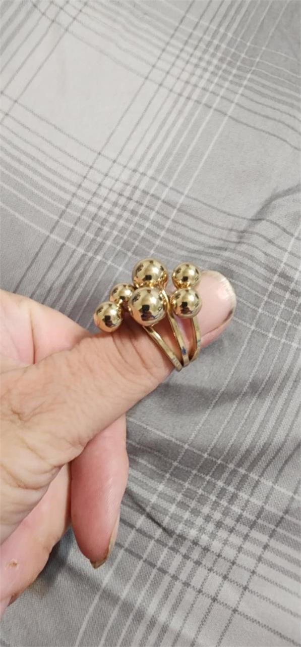 Gold Toned costume jewelery ring