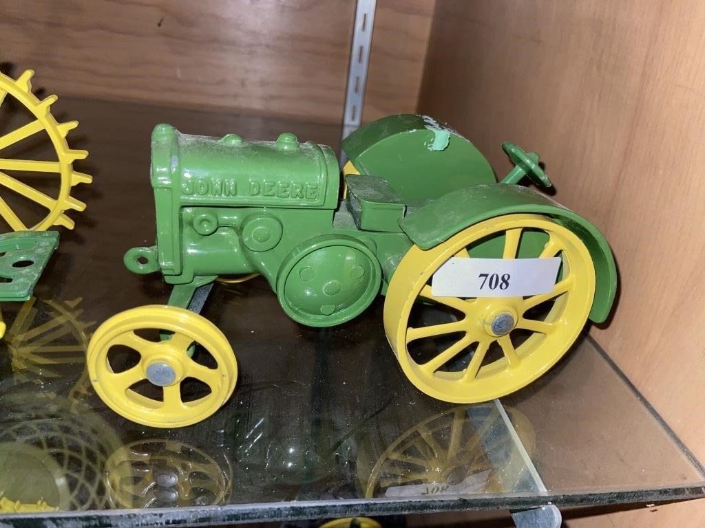 John Deere metal tractor 0080