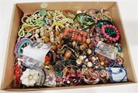 (U) Jewey Flat - Necklaces, Bracelets, Brooches