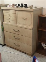 Dresser - 38wx19dx46t - no contents on top