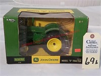 Ertl John Deere Model D Tractor NIB 1/16