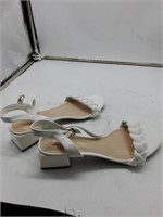 Dream pairs white size 8 short heels