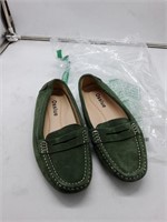 Osslue size 6.5 green house shoes