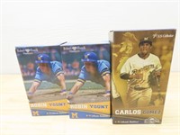 (3)Robin Yount, Gomez bobble head figures.