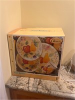 Appears new in box Gibson fruit basket