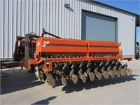 AGCO Tye 2030 30' Folding No-Till Drill- Clean