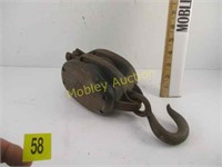 WOODEN PULLY