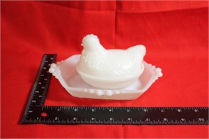 Vntage Anchor Hocking White Milk Glass Chicken