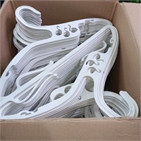 READ! Lot 100 Sosopin Plastic White Adult Hangers