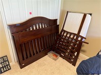 Crib/Daybed Comb. w/Changer/Chest