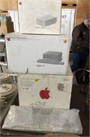 Vintage Apple 16-bit Computer & 3.5 Drive