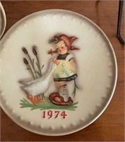Vintage 1974 Annual Hummel Plate