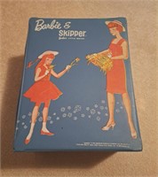 Vintage Barbie and skipper case with dolls and