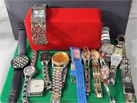Large assortment of 12 watches