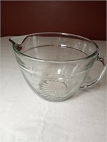 Pampered Chef 2 Quart Measuring Bowl