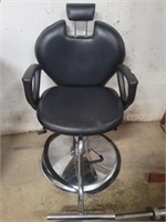 Black Leather Saloon Swivel Chair