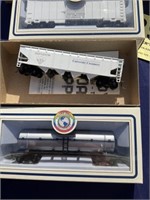 4 HO gauge train cars
Penn State flatbed with