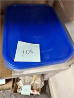 PLASTIC STORAGE CONTAINERS LOT