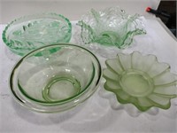 4 pieces of green depression glass